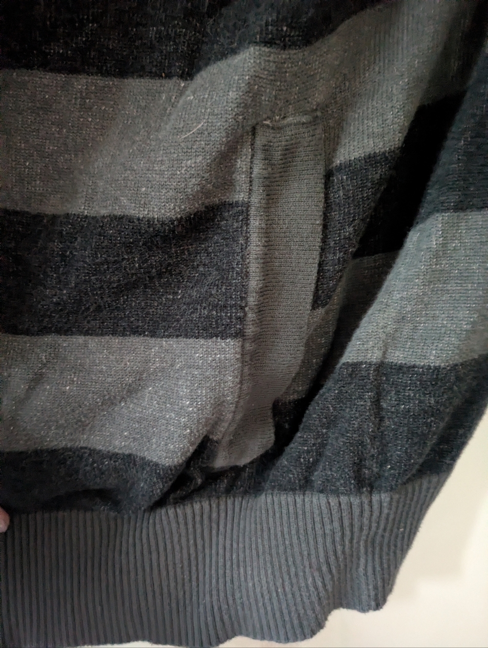 Kenneth Cole Reaction Men's Black and Gray Striped Crewneck Sweater With Pockets
